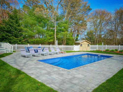 Overlook Poolside Getaway With Seasonal Pool Overlook Poolside Getaway With Seasonal Pool