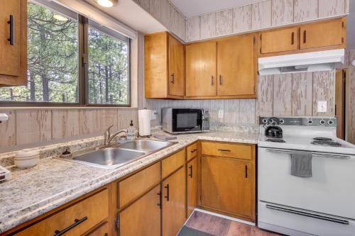 Cozy Cabin in Greer Hike, Bike and Ski! in Greer (AZ)