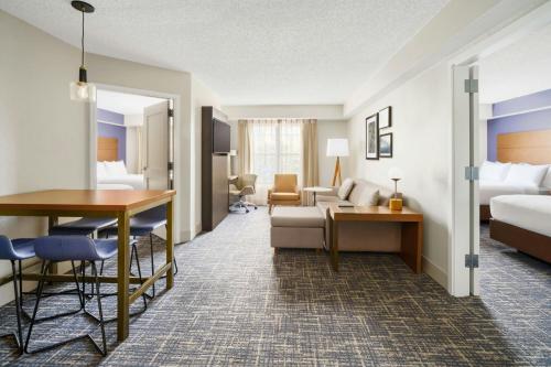 2 bedrooms, 5 beds