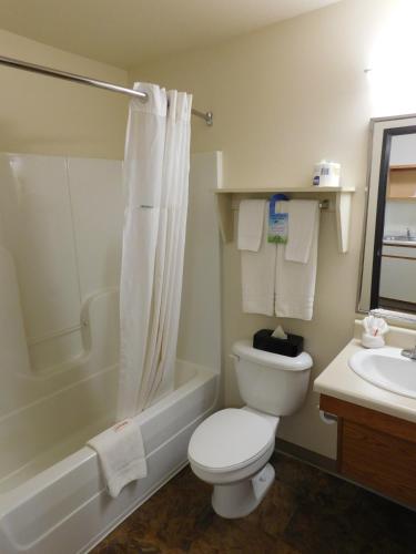 Days Inn & Suites by Wyndham Rochester South