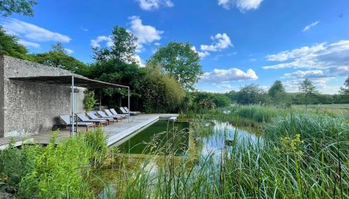 Domaine de La Beurrerie, Piscine Naturelle Privée, 5 chambres, Calme absolu, 25mn du PUY DuFou, 2 Logements attenants pour votre Confort gîte à louer Saint-Mesmin