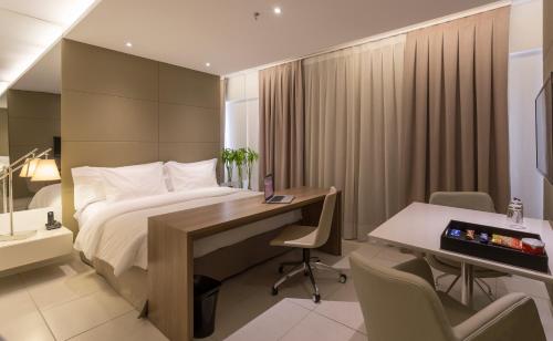 Hilton Garden Inn Belo Horizonte Lourdes Promenade Golden Flat is a popular choice amongst travelers in Belo Horizonte, whether exploring or just passing through. Featuring a complete list of amenities, guests will find their stay at the pro