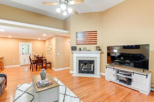 Cozy Hermitage Home with Deck 11 Mi to Nashville!