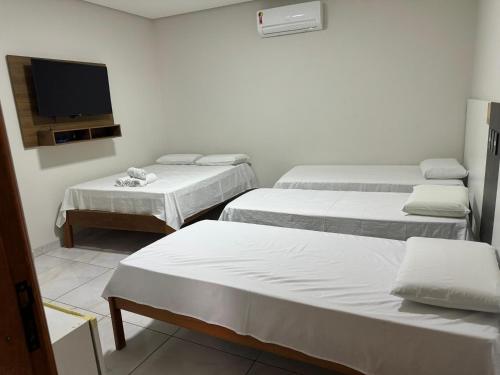 1 double bed, 2 twin beds