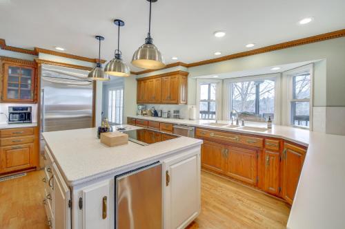 Screened-In Porch w/ Views: Hot Springs Getaway! in Rockport (AR)