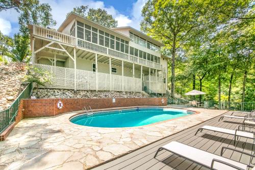 Screened-In Porch w/ Views: Hot Springs Getaway! in Rockport (AR)