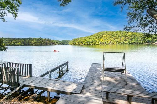 Screened-In Porch w/ Views: Hot Springs Getaway! in Rockport (AR)
