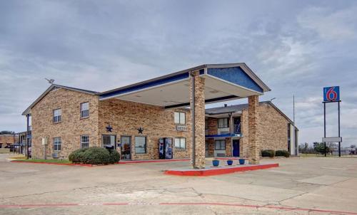 . Motel 6-Red Oak, TX - Dallas
