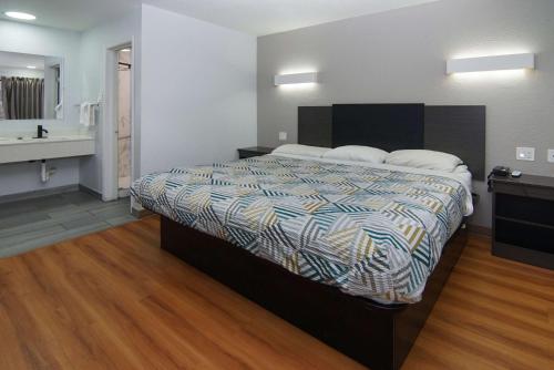 Motel 6-Red Oak, TX - Dallas in Red Oak, USA