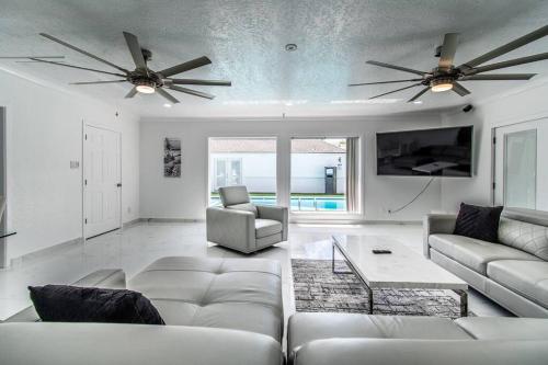 Corpus Christi Pearl on Ocean Dr Combined Estate