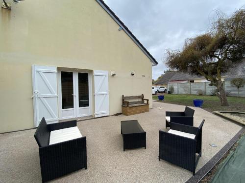 ระเบียง/ชานเรือน, Pleasant holiday home, 200m from the beach, St. Pair-sur-Mer in กร็องวีล