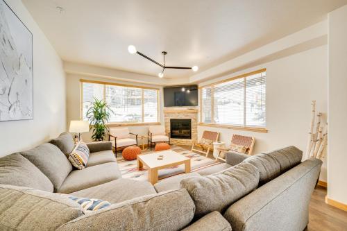 Downtown WP Condo with Pool Steps to Concert Venue!