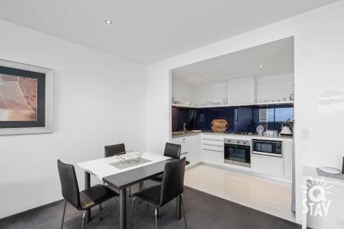 One-Bedroom Apartment with Ocean View image 3