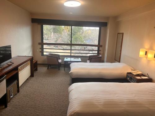 room detail thumbnail 2