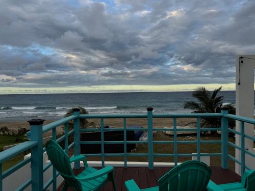 Balcony/terrace, VSS Beach House - A Beachfront Paradise in Arecibo in Arecibo