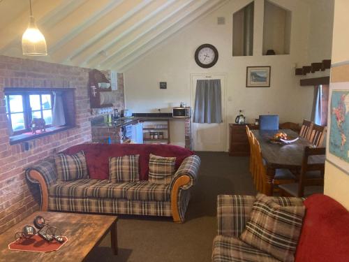 Arden Country House BnB - Entire house to yourself -peace in the country in Waitati