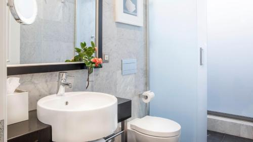2 Storey Suite image 6