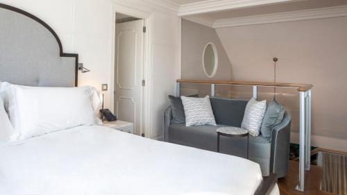 2 Storey Suite image 5