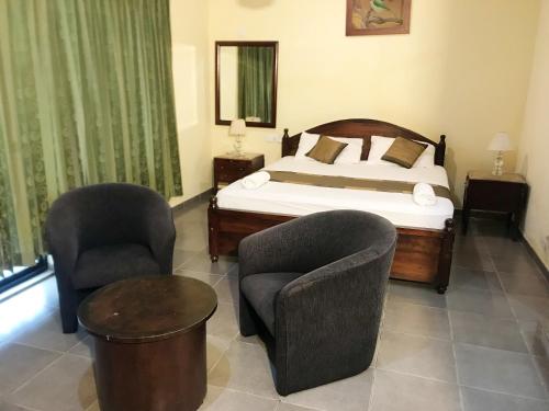 Deluxe Double Room with Balcony image 4
