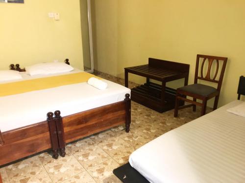 Standard Double Room image 3