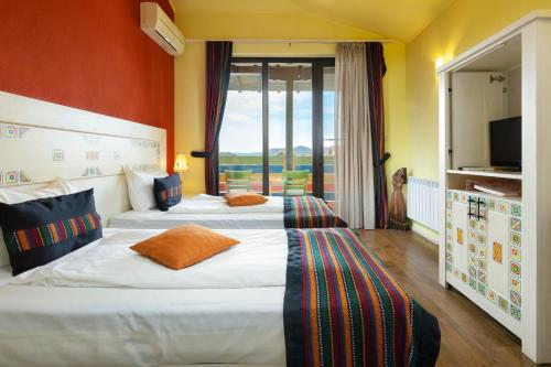 2 twin beds