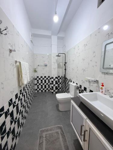 Standard Double Room image 6