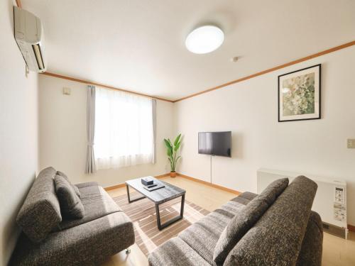 2 bedrooms, 6 beds