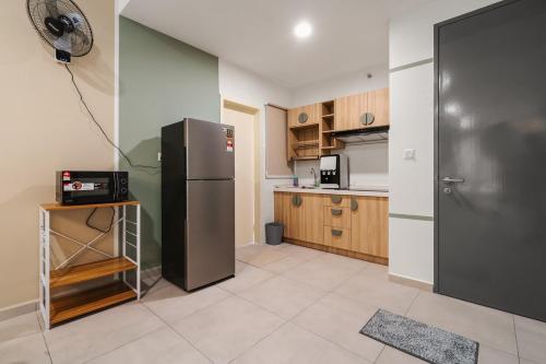 Matcha Haven 4BR @ Meta Residence | WiFi + Netflix - image 14