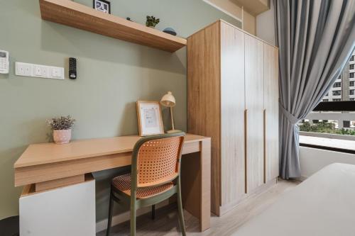 Matcha Haven 4BR @ Meta Residence | WiFi + Netflix - image 9