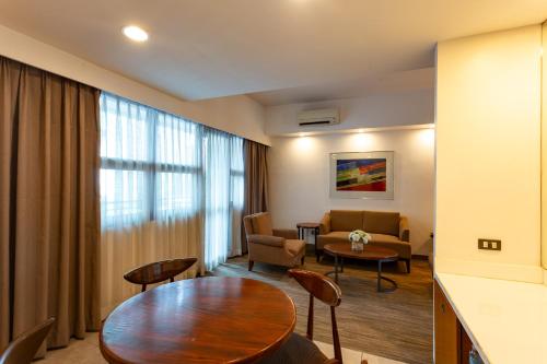 La Breza Hotel, Манила (фото 10)