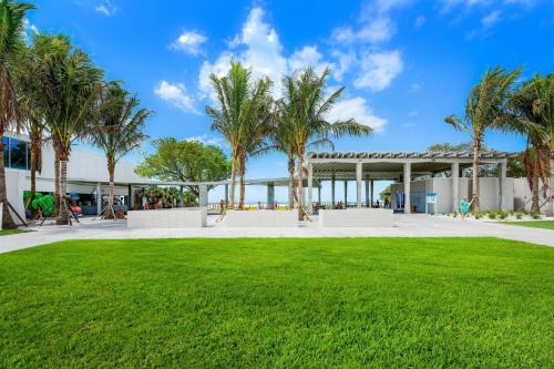 Beach Club at Siesta Key Poolside D - image 20