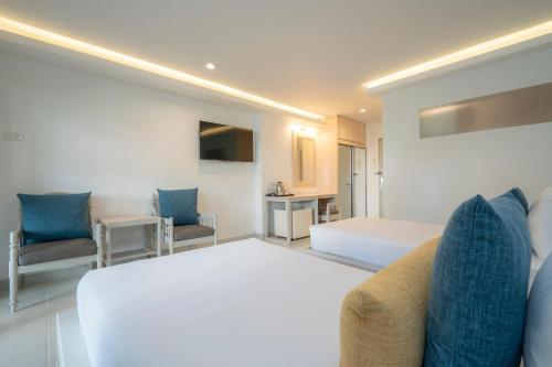 room detail thumbnail 1