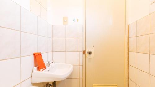 Reddoorz @ Ola Vida Casa Rental Ilocos Sur - 화장실
