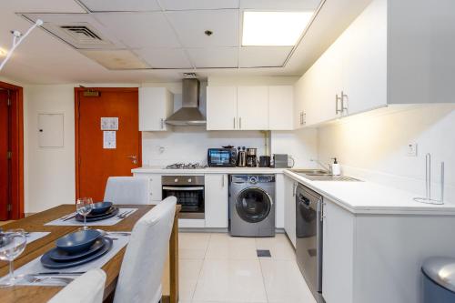 Near Metro Station - 1BR Apartment in Park Towers,DIFC - Allsopp & Allsopp, Dubai (Foto 6)