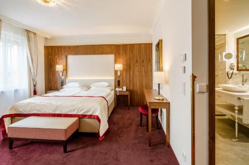 Hotel Stefanie - main image