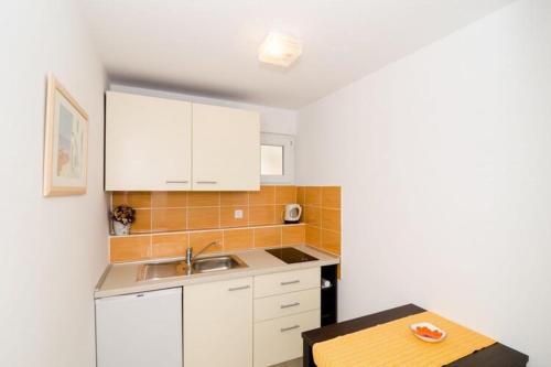 Konyha, Villa Barbara - Comfort Studio with Terrace and Sea View br. 1 in Mlini