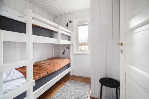 2 bedrooms, 5 beds