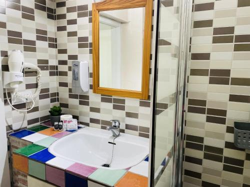 One-Bedroom Apartment image 8