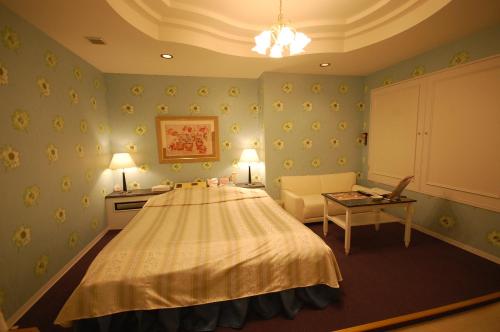 room detail thumbnail 2