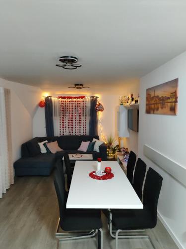 Happy Moments 1 in ตราโคสชัน