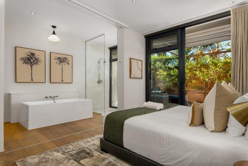 Designer 2-Bed Villa - Ocean Views & Pool - image 10