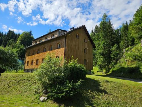 Зовнішній вигляд готелю, House Rogla Jurgovo a Skiin Skiout Riverside in Мазірьє