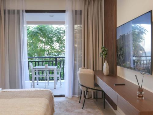 Stunning Renovated 1BR Apartment at 5 Star Resort, Дубай (фото 2)
