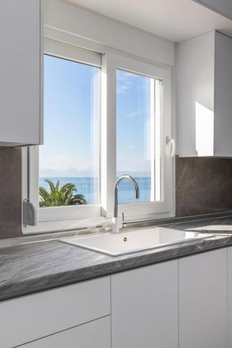 Angel House Sea View 2 Bedrooms 4p Apartment – khách sạn tại Kalamaria
