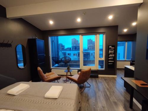 Penthouse Studio Apartment with Balcony image 8
