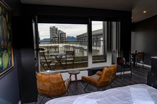Penthouse Studio Apartment with Balcony image 6