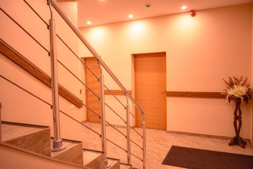 Tampilan eksterior, Vecās skolas nams (Vecas skolas nams) in Gulbene