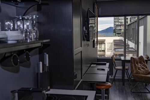 Vintage Apartment Hotel - image 2