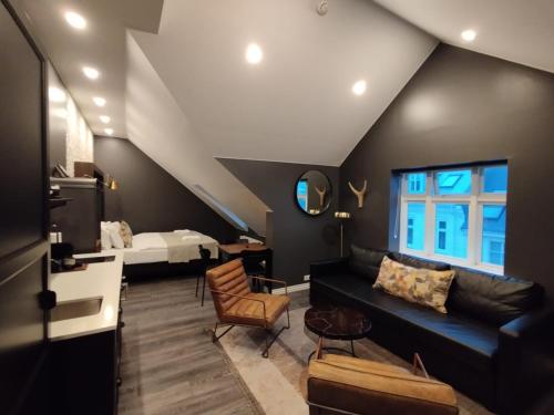 Penthouse Studio image 10