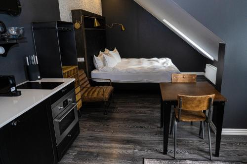 Penthouse Studio image 8
